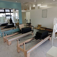 岡山県ピラティススタジオ様へテクニカルリフォーマー2台、キャデラック、チェアを納品しました!!