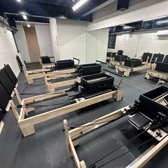埼玉県ピラティススタジオ様へスプリットリフォーマー5台を納品しました!!