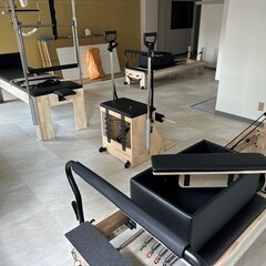 東京都ピラティススタジオ様へテクニカルリフォーマー2台、キャデラック、チェアを納品しました!!