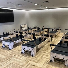 兵庫県ピラティススタジオ様へスプリットリフォーマー16台を納品しました!!