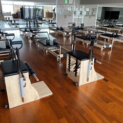 三重県フイットネスクラブ様へウッドクイックリフォーマー8台、チェア2台を納品しました!!