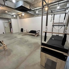 大阪府ピラティススタジオ様へテクニカルリフォーマー2台、キャデラック、チェアを納品しました!!