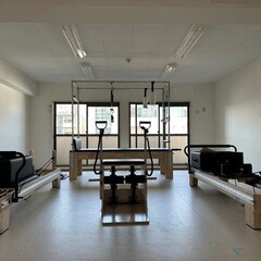 埼玉県ピラティススタジオ様へテクニカルリフォーマー2台、キャデラック、チェアを納品しました!!