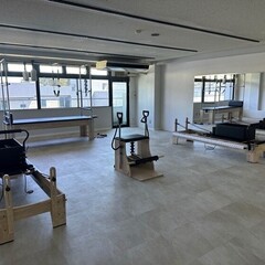 東京都ピラティススタジオ様へテクニカルリフォーマー2台、キャデラック、チェアを納品しました!!