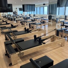 香川県ピラティススタジオ様へスプリットリフォーマー18台を納品しました!!