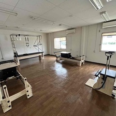 三重県ピラティススタジオ様へテクニカルリフォーマー2台、キャデラック、チェアを納品しました!!