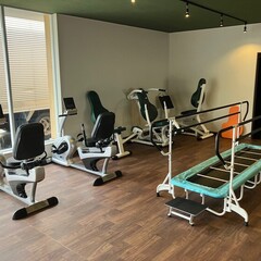 山梨県デイサービス施設様へ油圧マシンGHシリーズ、歩行訓練トランポリンeウォーク他を納品しました!!