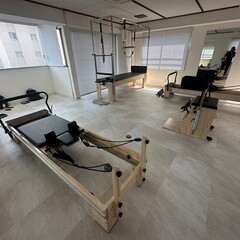 東京都ピラティススタジオ様へテクニカルリフォーマー2台、キャデラック、チェアを納品しました!!