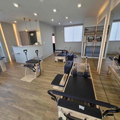 東京都ピラティススタジオ様へテクニカルリフォーマー2台、キャデラック、チェアを納品しました!!