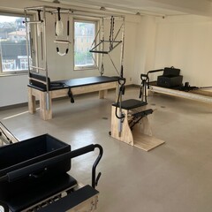 大分県ピラティススタジオ様へテクニカルリフォーマー2台、キャデラック、チェアを納品しました!!